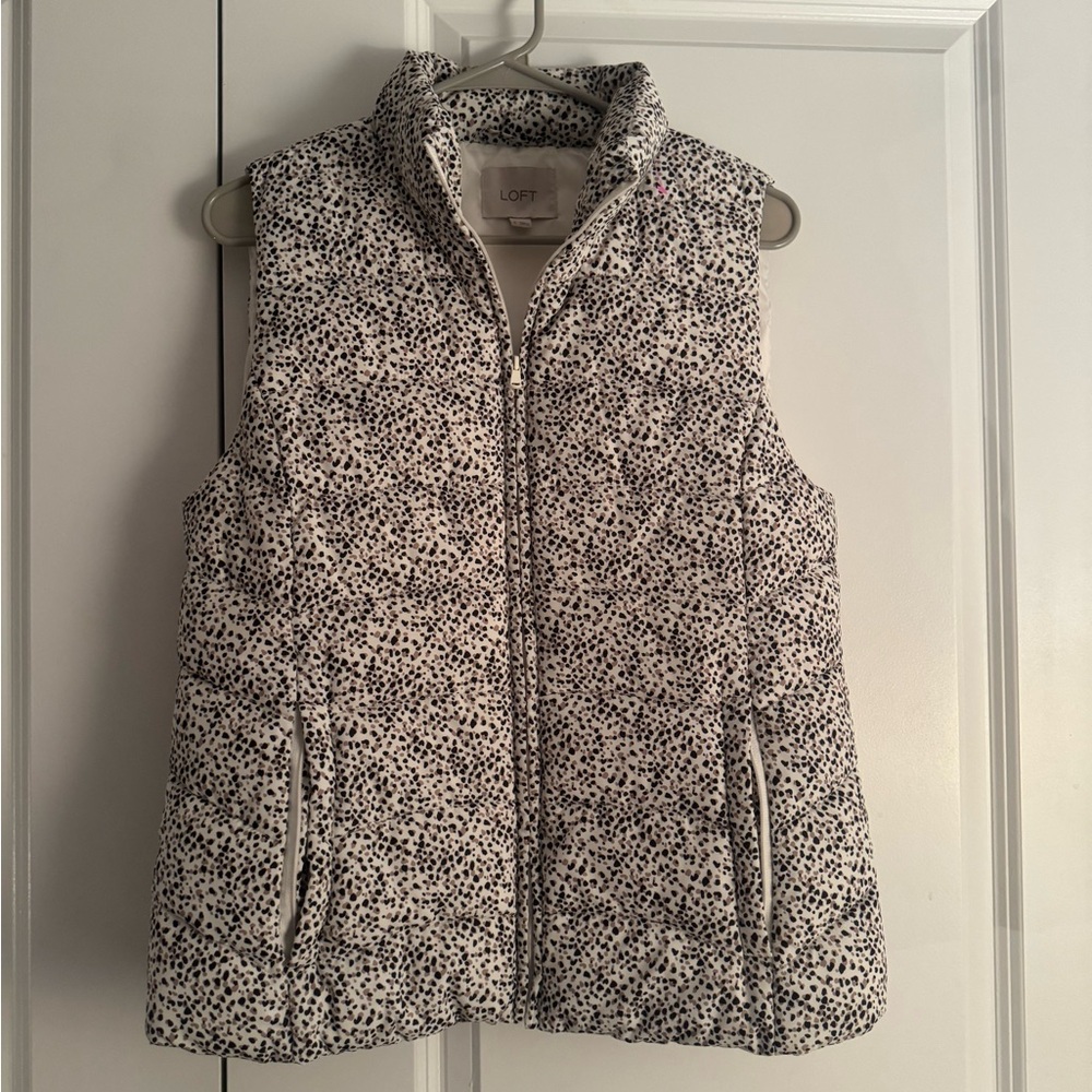 LOFT Monochrome Spotted Puffer Vest - Picture 1 of 2